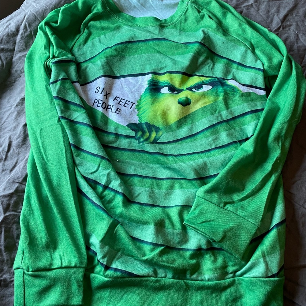BRAND NEW THE GRINCH ADULT PAJAMAS SET SZ L
